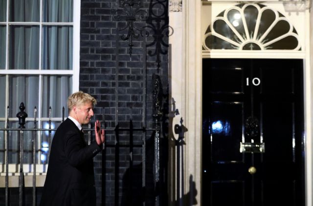 Και τον μικρότερο αδελφό του διόρισε στη νέα κυβέρνηση ο Τζόνσον