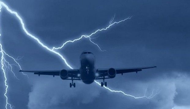 Κεραυνός προκάλεσε ζημιές σε αεροσκάφος με προορισμό τη Θεσσαλονίκη