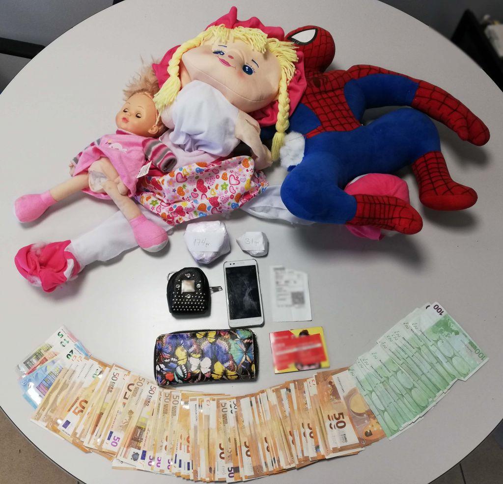 Θεσσαλονίκη: Διακινούσαν ναρκωτικά μέσα σε παιδικές κούκλες