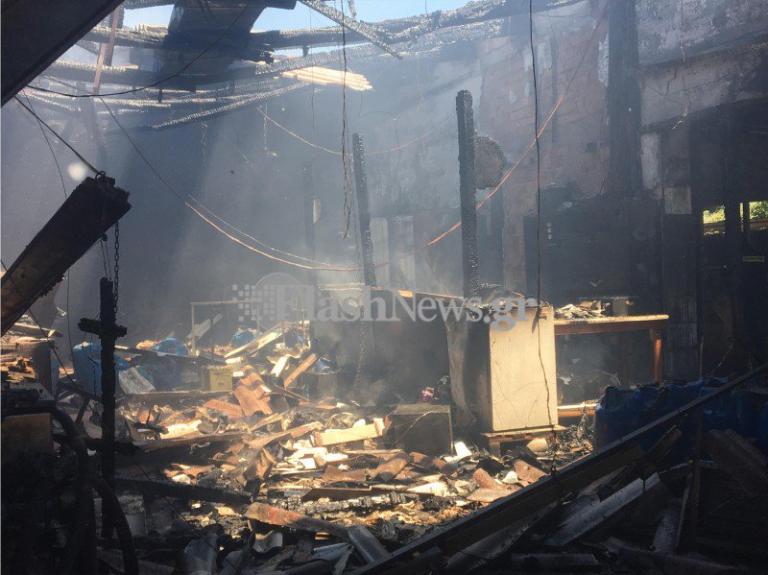 Ανυπολόγιστες ζημιές από φωτιά σε ελαιουργείο στα Χανιά