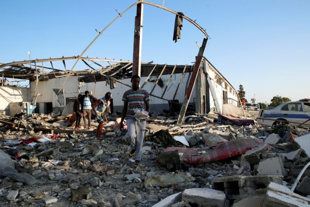 Θύελλα αντιδράσεων για τον βομβαρδισμό σε καταυλισμό προσφύγων στη Λιβύη