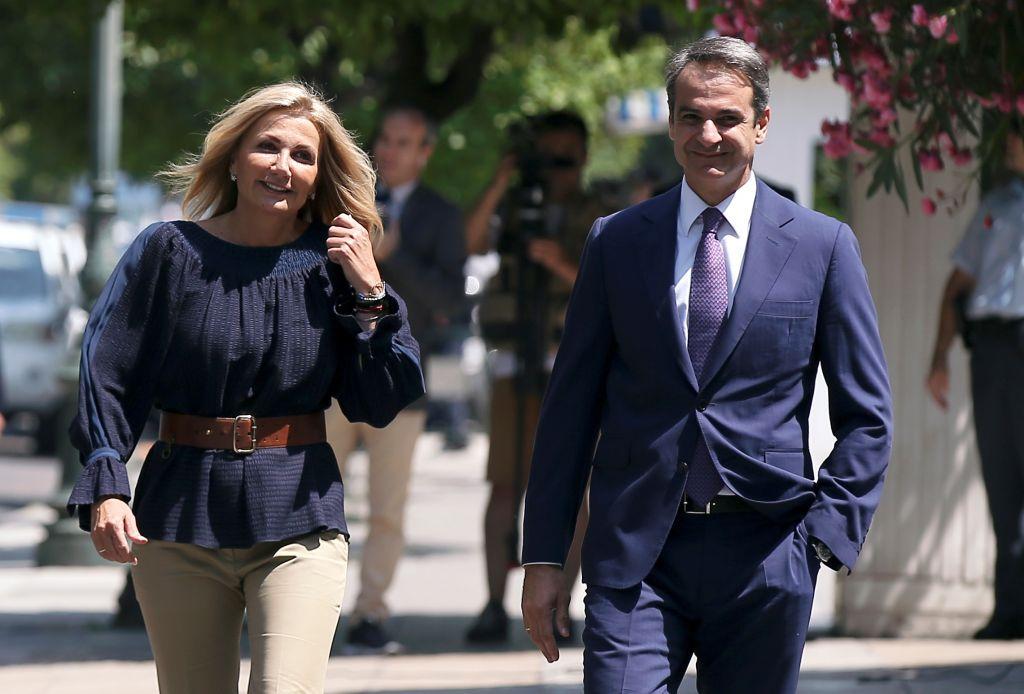 Η άφιξη του πρωθυπουργού στο Προεδρικό – Έκλεψε τις εντυπώσεις η Μαρέβα