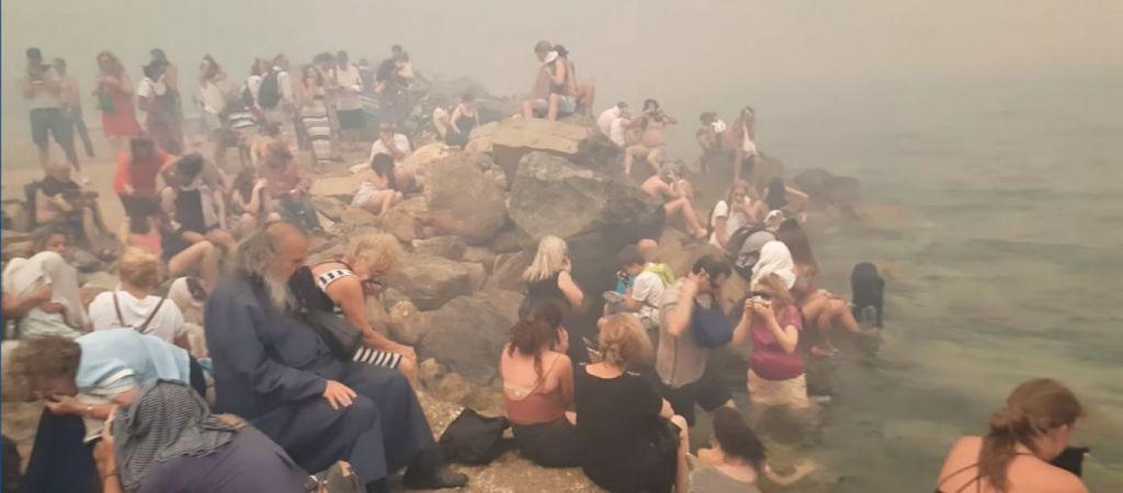 Μάτι: Η γη καίει ακόμη – Συγκλονίζουν οι κάτοικοι περιγράφοντας την… ησυχία του θανάτου