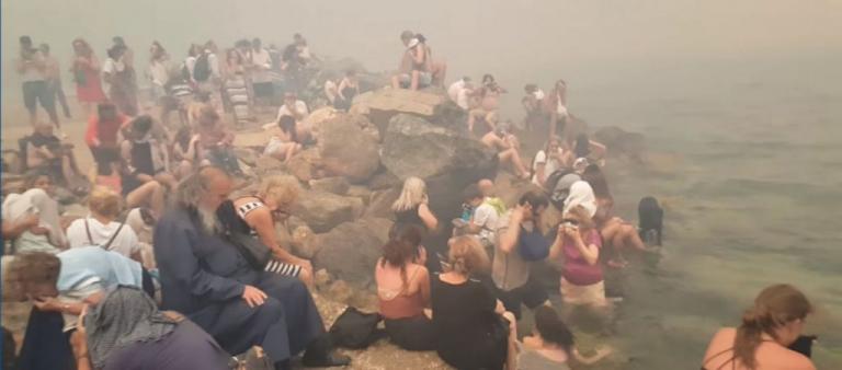 Μάτι: Η γη καίει ακόμη – Συγκλονίζουν οι κάτοικοι περιγράφοντας την… ησυχία του θανάτου