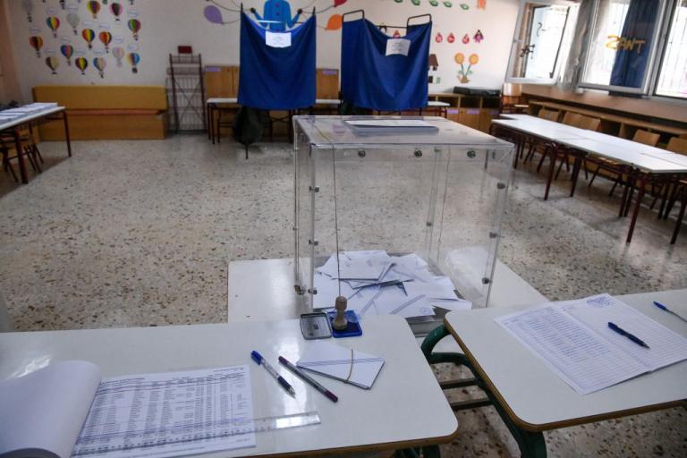 Η «μάχη» του σταυρού στα κόμματα: Ποιους κορυφαίους «μαύρισαν» οι ψηφοφόροι – Ποιοι διασώθηκαν