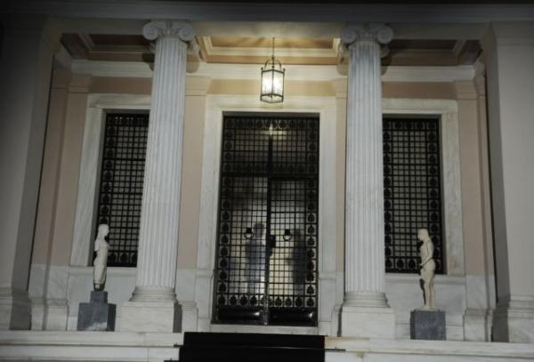 Αγοράζουν καταστροφείς εγγράφων στα υπουργεία – Ετοιμοι για αποχώρηση