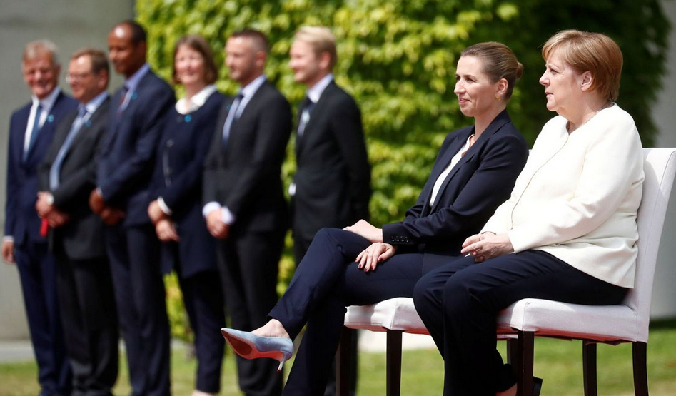 Γερμανία: Η Μέρκελ καλωσόρισε καθισμένη την πρωθυπουργό της Δανίας