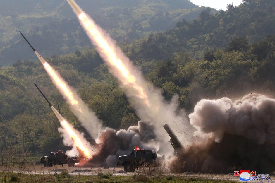 Τουλάχιστον δύο πυραύλους εκτόξευσε η Βόρεια Κορέα – Παγκόσμια ανησυχία