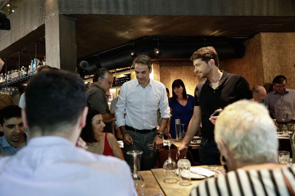 Στο Παγκράτι το γεύμα του Κυριάκου Μητσοτάκη με τους πολιτικούς συντάκτες