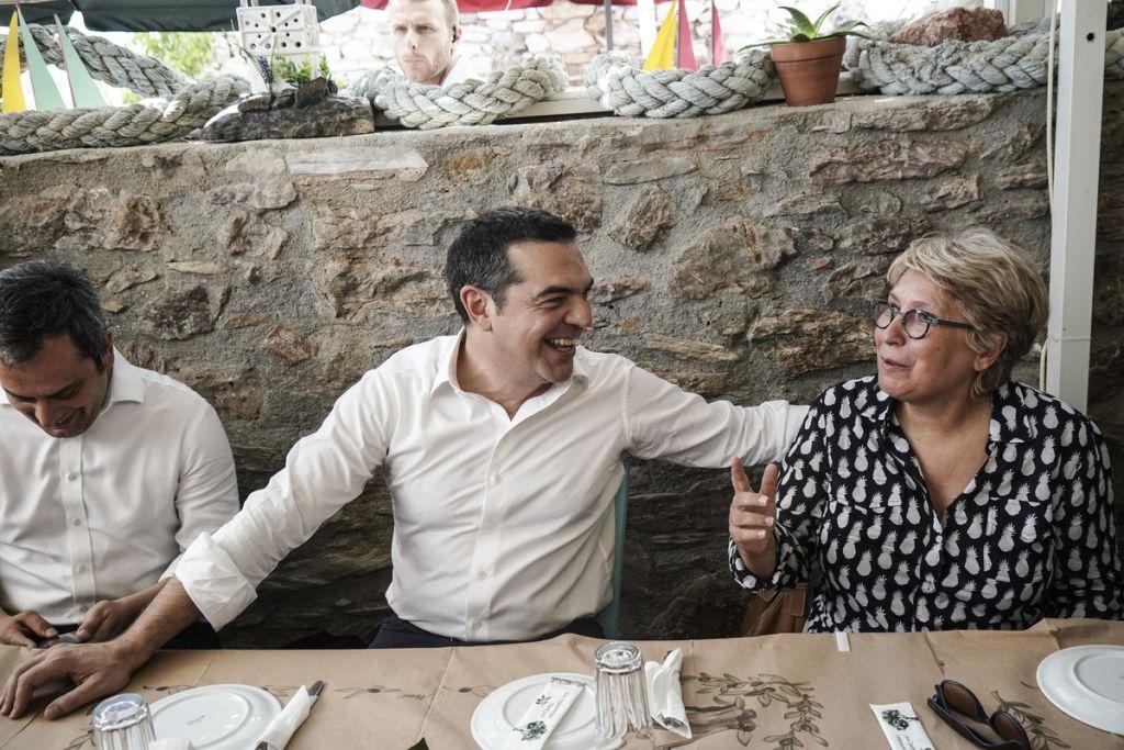 Στο Λαύριο για γεύμα με τους δημοσιογράφους ο Αλέξης Τσίπρας