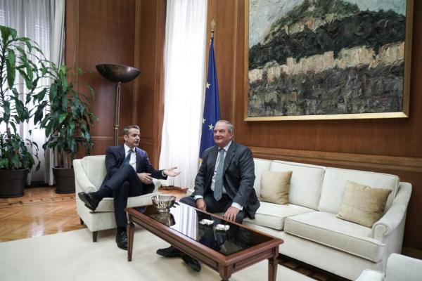Σε καλό κλίμα η συνάντηση Μητσοτάκη – Καραμανλή
