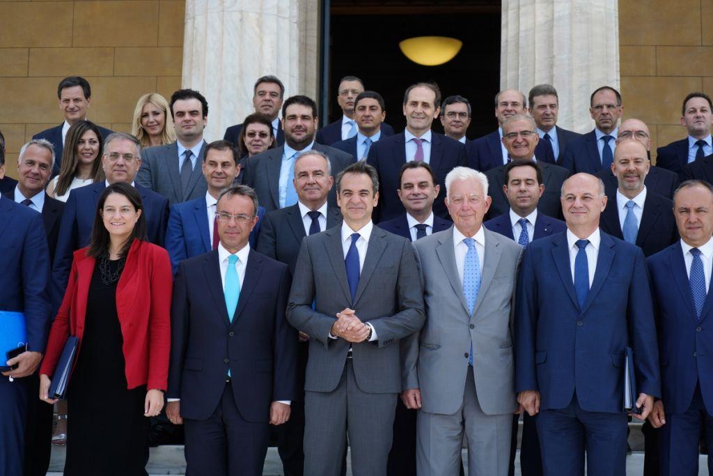 Τα δεξιά φάλτσα κοστίζουν. To έχουν καταλάβει στη ΝΔ;