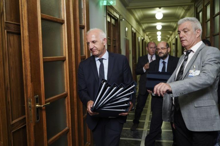 Η ελληνική… καγκελαρία, οι μπλε φάκελοι και πώς θα κυβερνήσει ο Μητσοτάκης