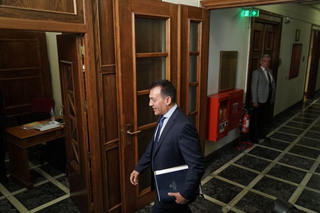 Το ξέφραγο αμπέλι του Βρούτση