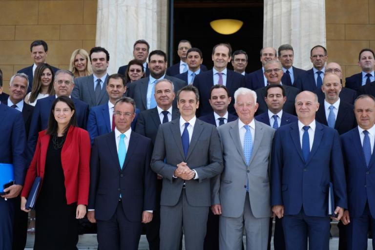 Η οικογενειακή φωτογραφία της νέας κυβέρνησης