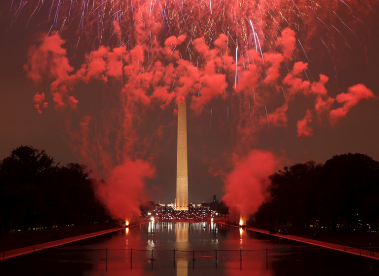 ΗΠΑ: Εορτασμό της 4ης Ιουλίου με πολεμικά αεροπλάνα και άρματα μάχης υποσχέθηκε ο Τραμπ
