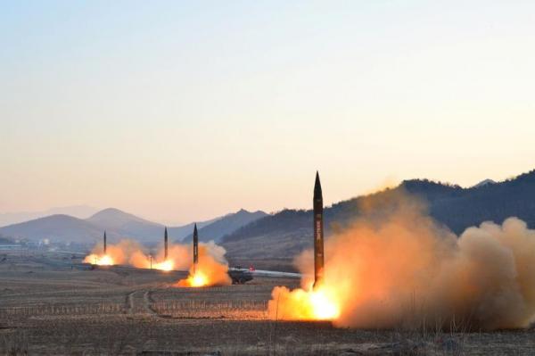 Νέες εκτοξεύσεις «πολλών πυραύλων» από τη Βόρεια Κορέα