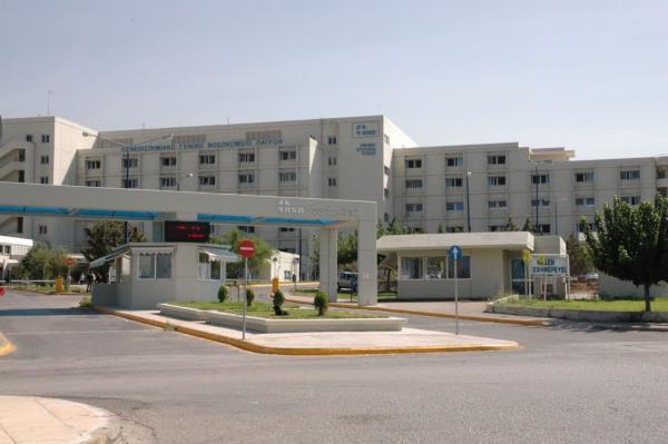 Κρατούμενος έβγαλε λεπίδα από το στόμα του και έκοψε τις φλέβες του