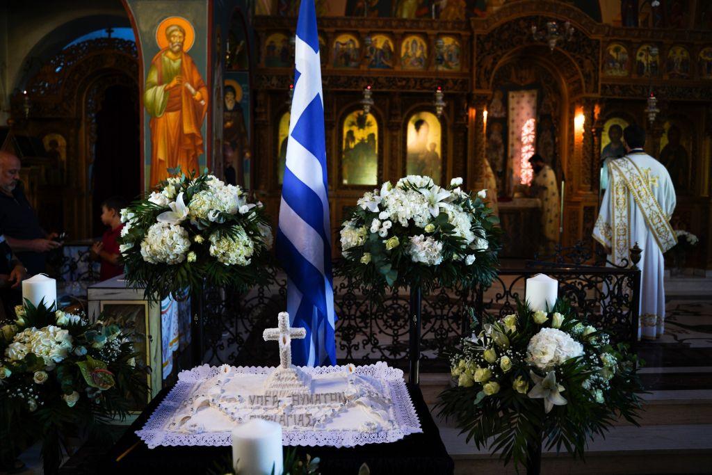 Ενας χρόνος από την τραγωδία στο Μάτι – Το μνημόσυνο για τα 102 θύματα [Εικόνες]