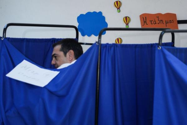 Πίκρα και κατεβασμένα κεφάλια για το τέλος εποχής ΣΥΡΙΖΑ στην κυβέρνηση