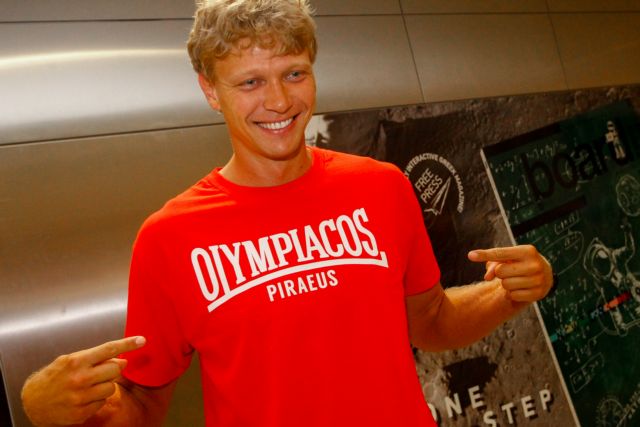 Ολυμπιακός : Έφτασε στην Ελλάδα ο Κουζμίνσκας