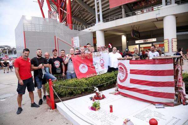 Φίλοι της Νότιγχαμ τίμησαν τη μνήμη των θυμάτων της Θύρας 7