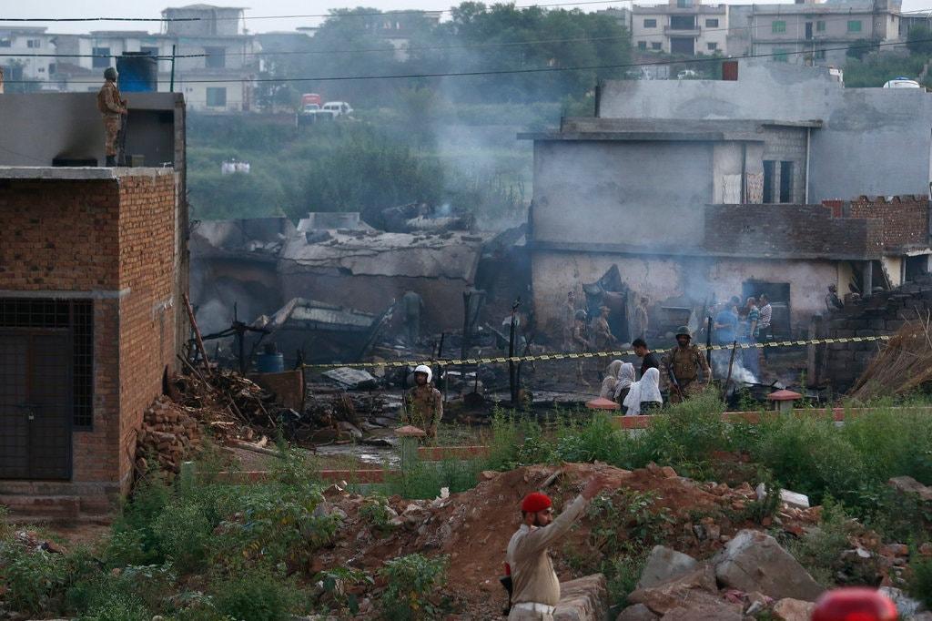 Πακιστάν : 17 νεκροί από συντριβή αεροσκάφους σε σπίτια