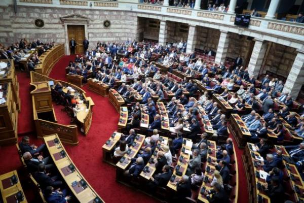 Στη Βουλή δικογραφία για τον Παπαγγελόπουλο