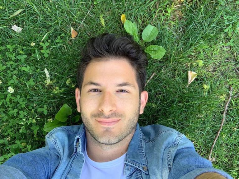 Ατύχημα για τον Γιώργο Περρή – Έκανε βουτιά και έπεσε σε βράχο