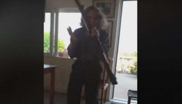 Ο Ψαραντώνης πήρε τ’ όπλο του!!