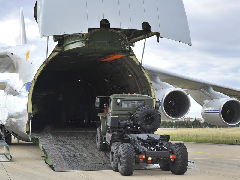 Οι S-400 έφτασαν στην Άγκυρα - Η κόντρα με τις ΗΠΑ αρχίζει
