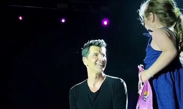 Σάκης Ρούβας: Η κόρη του τον επισκέφτηκε στην… σκηνή