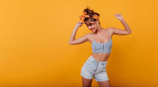Πέντε tips για να μυρίζετε υπέροχα παρά τον καύσωνα