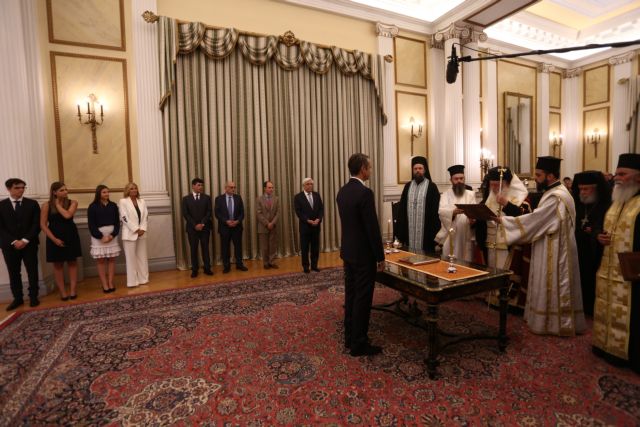 Prime Minister Kyriakos Mitsotakis sworn in at Presidential Mansion