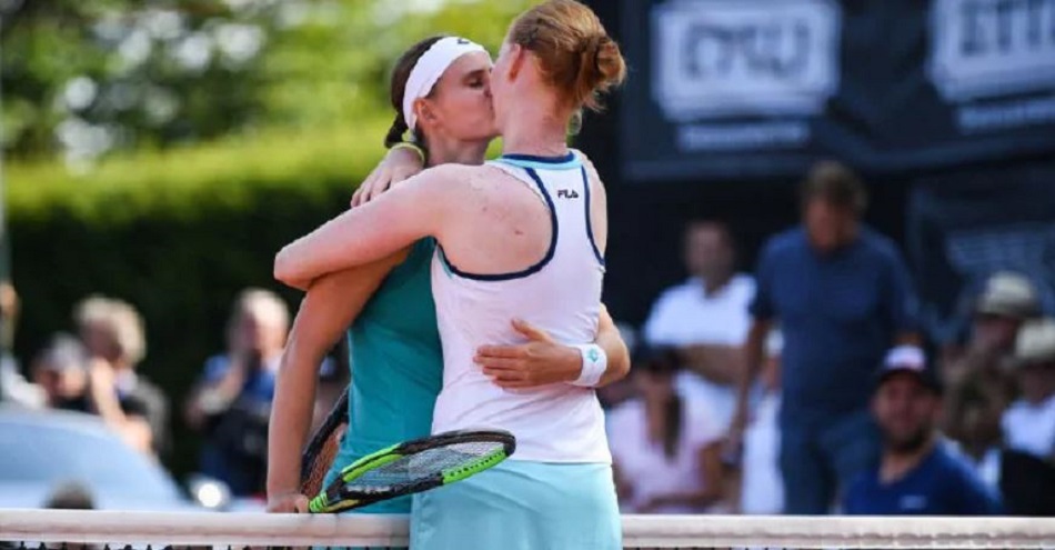 Τένις: Οι δύο τενίστριες που φιλήθηκαν στο στόμα μετά το τέλος του αγώνα! (vid)