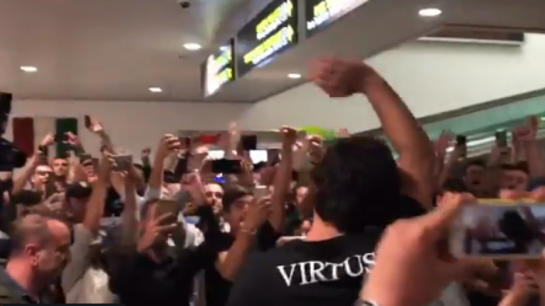 Χαμός στην υποδοχή του Μίλος Τεόντοσιτς στην Μπολόνια