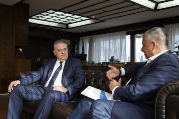 Τους 13 περιφερειάρχες συναντά τη Δευτέρα ο Θεοδωρικάκος