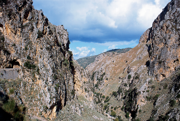 Χανιά: Το μεγαλοπρεπές Τοπολιανό φαράγγι