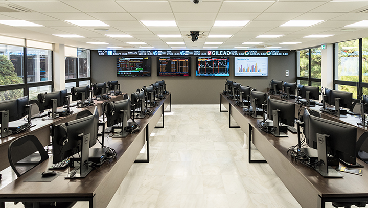 Σπουδάζοντας χρηματοοικονομικά στο Deree, μαθαίνεις στην πράξη τη ψυχολογία των Αγορών