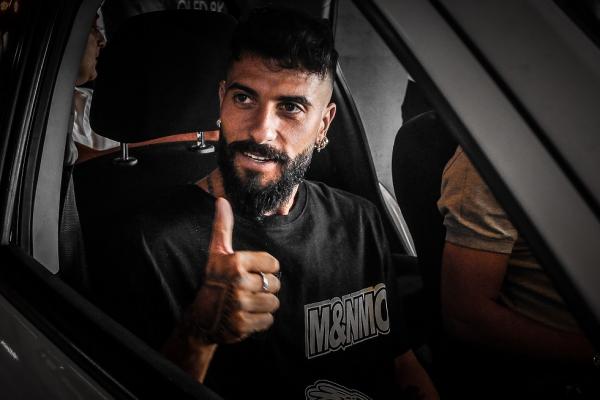 Στα γραφεία της ΑΕΚ ο Βέρντε, ετοιμάζεται για υπογραφές