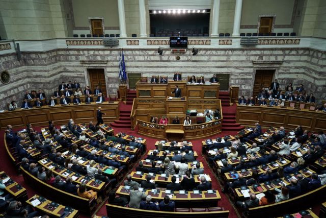Στη Βουλή τα πρώτα νομοσχέδια: Με τη διαδικασία του κατεπείγοντος το φορολογικό
