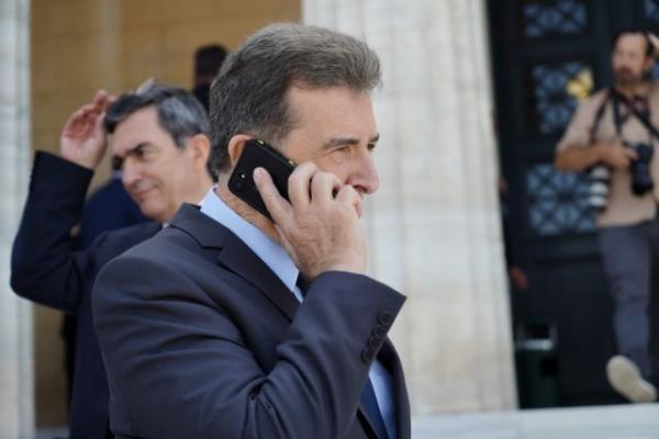 Χρυσοχοΐδης: «Ξηλώνει» τους αστυνομικούς από τις υπηρεσίες φύλαξης των επισήμων