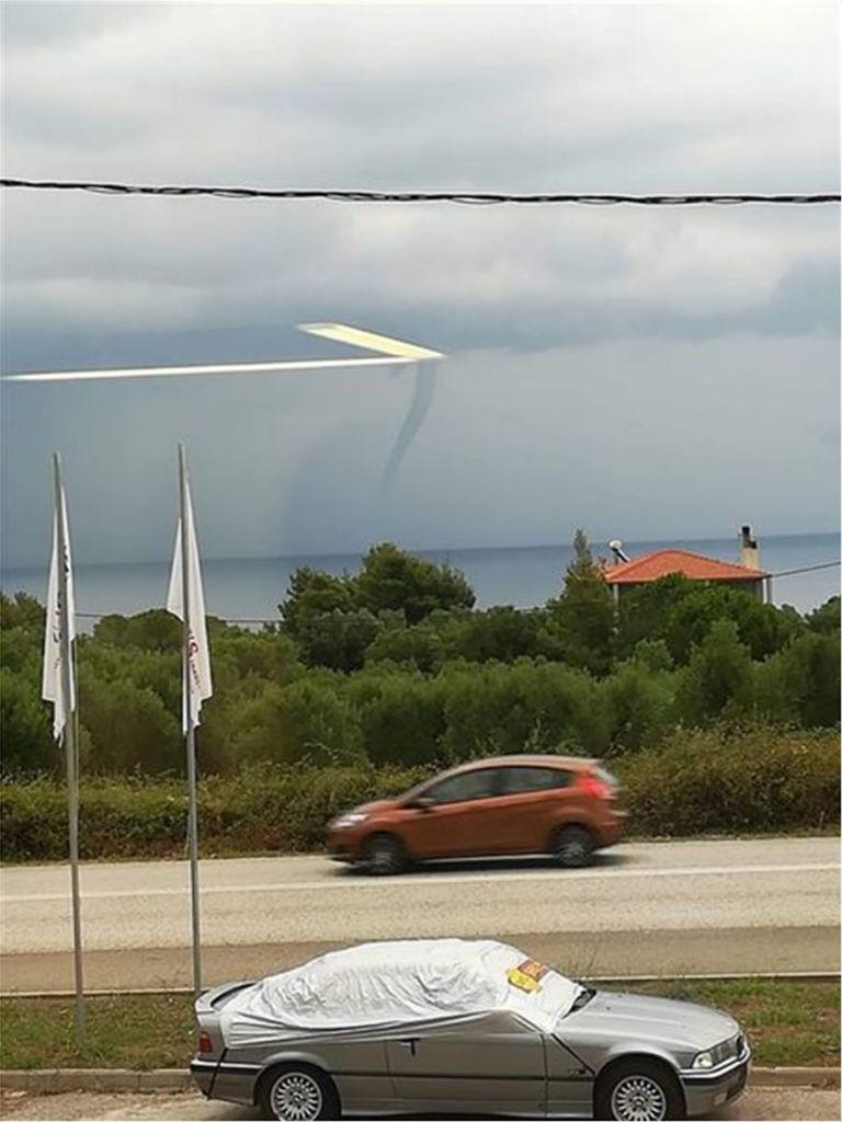 Υδροστρόβιλος στη Χαλκιδική: Εντυπωσιακές φωτογραφίες