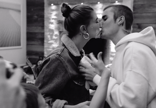 Χάιλι Μπόλντουιν-Τζάστιν Μπίμπερ: Γιορτάζουν το πρώτο χρόνο του γάμου τους