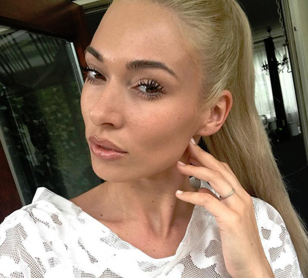 Μικαέλα Φωτιάδη: Ποζάρει γυμνή και «ρίχνει» το Instagram