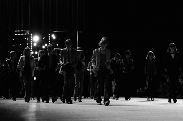 Πασαρέλα γνωστού οίκου εμπνευσμένη από τον Ντέιβιντ Μπόουι