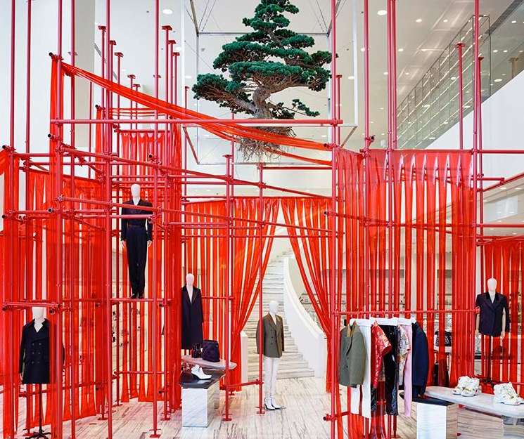 Δημοπρατούνται σπάνιες δημιουργίες γνωστού οίκου μόδας