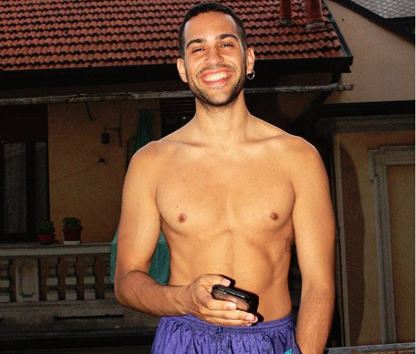 Ο τραγουδιστής Μαχμούντ στην Μύκονο