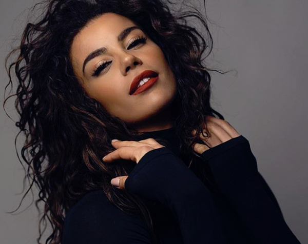 Το αβυσσαλέο ντεκολτέ της Ειρήνης Παπαδοπούλου