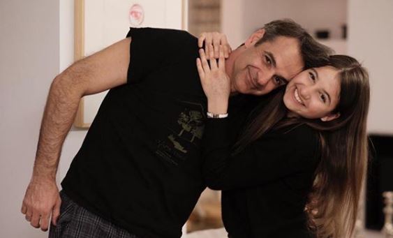 Το γλυκό δώρο στον Κυριάκο από την κόρη του